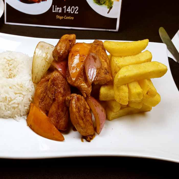 Pollo saltado peruano